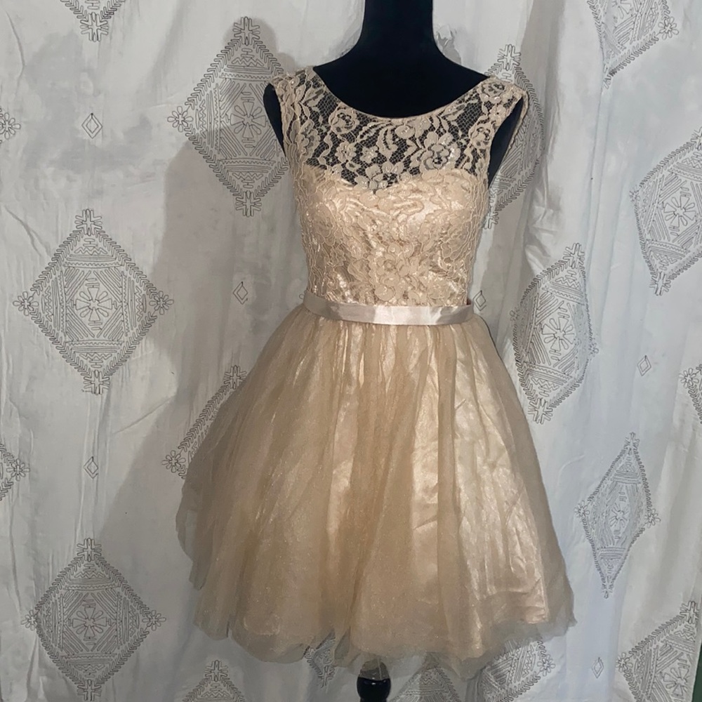 Perfect hoco or dama dress, Champaign color with corset back.
